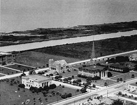 Historical aerial photograph of the 正规靠谱赌博软件 campus.